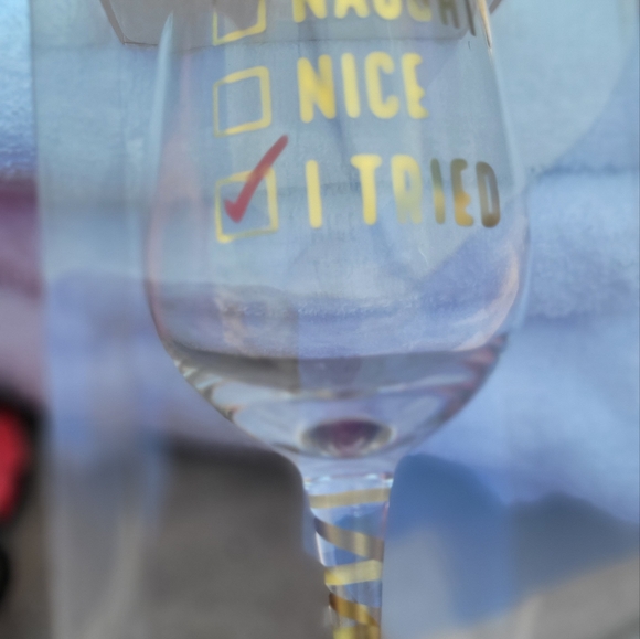 HEARTHSTONE RAISE THE BAR HAND EMBELLISHED WINE GLASS 15 FL OZ - Picture 4 of 4